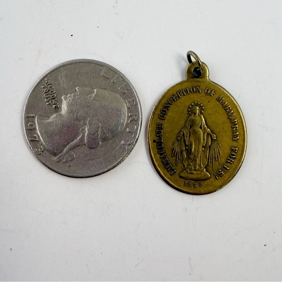 Vintage Immaculate Conception Virgin Mary Oval Brass Medal Charm Pendant - Picture 4 of 5